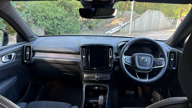 Volvo XC40 2.0 B4P Ultimate Dark 5dr Auto Petrol Estate